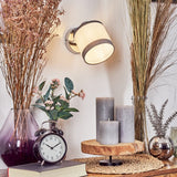 Moderne Wandleuchten mit Stoffschirm und Chromakzenten für Wohnzimmer und Schlafzimmer 