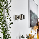 Moderne Hofstein Sapri Außenwandleuchte in Mattnickel für Terrassen und Eingänge, Up and Down 