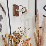 Industrielle rustikale Wandlampe aus Holz und Metallgitter mit verstellbarem Kopf für Wohnzimmer und Schlafzimmer 