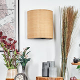 Boho gewebte Rattan-Wandleuchte in Schwarz für Wohnzimmer und Schlafzimmer, nach oben und unten leuchtend 