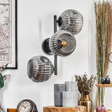 Moderne Wandlampen mit geripptem Rauchglas-Globus und schwarzem Metallrahmen für Wohnzimmer und Schlafzimmer 