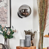 Moderne Wandleuchte Gastor mit Rauchglas-Globus für Wohnzimmer und Schlafzimmer 