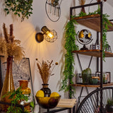 Industrielle geometrische Käfig-Wandleuchte mit schwarzen und goldenen Akzenten für Wohnzimmer und Schlafzimmer 