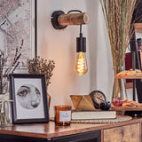 Rustikale Wandleuchte im nordischen Stil Yaak mit natürlichem Holz für Wohnzimmer und Schlafzimmer 