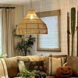 Verträumte Pendelleuchte aus Palmfasern 