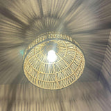 Verträumte Pendelleuchte aus Palmfasern 