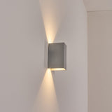 Moderne silberne LED-Außenwandleuchte 