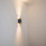 Zeitgenössische anthrazitfarbene LED-Außenwandleuchte 