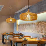 Rustikale Holzpendelleuchte im Landhausstil für die Kücheninsel 